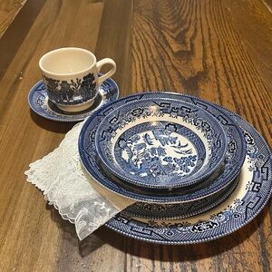 Church hill Blue Willow 6’piece dinner set